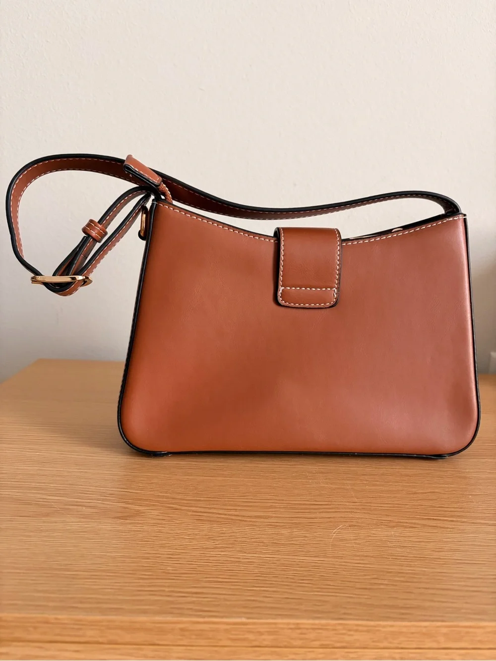 Women's Classic Shoulder Bag in Cognac